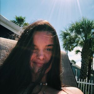 Meet your Posher, Claire